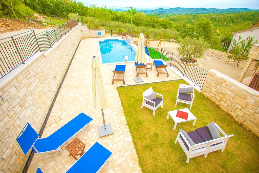 Villa Lara Karojba Δωμάτιο φωτογραφία