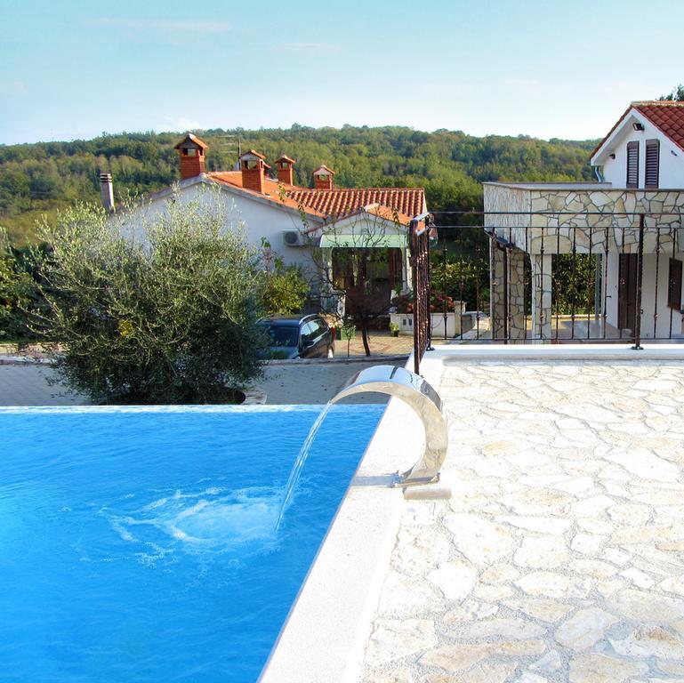 Villa Lara Karojba Δωμάτιο φωτογραφία