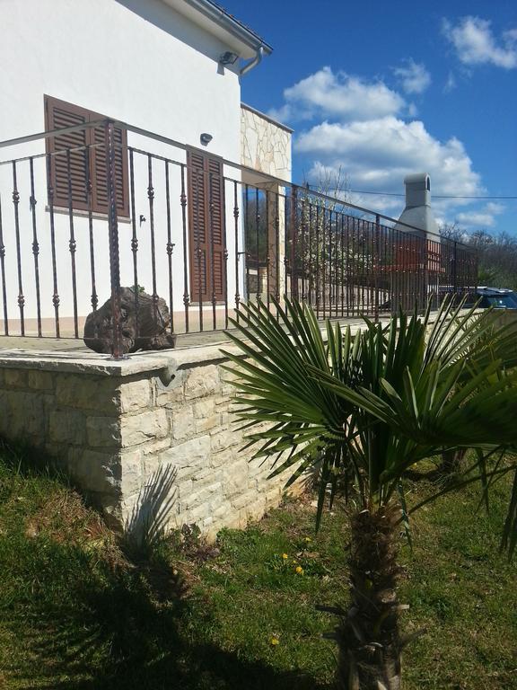 Villa Lara Karojba Δωμάτιο φωτογραφία